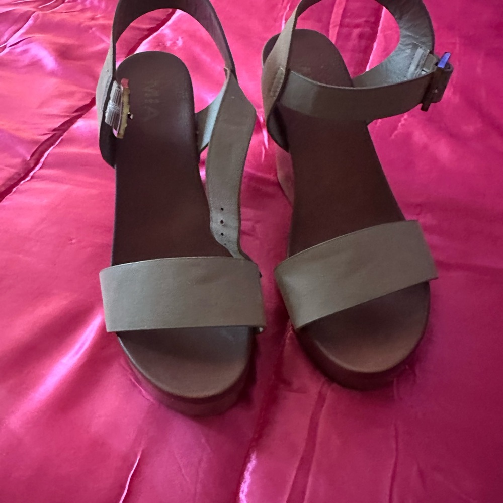 Women's Tan Sandals
